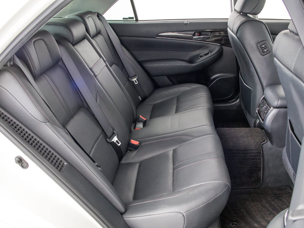 人気の本革シート付きです！！本革が装備さ
れるだけで高級感が増します！当社では、本
革シートのカラー変更や張替えも出来ます！
ワイン・茶・赤・青・オレンジ・黄色・コン
ビ色など何でもＯＫです！