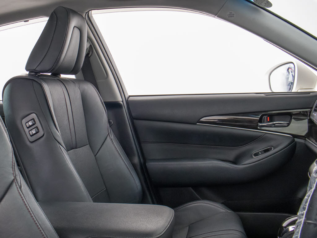 当社では、オゾンＯ３を利用した、根本的な
脱臭・消臭・除菌クリーニングを承っており
ます！こだわりのクリーニングで綺麗なお車
をご提供可能です！