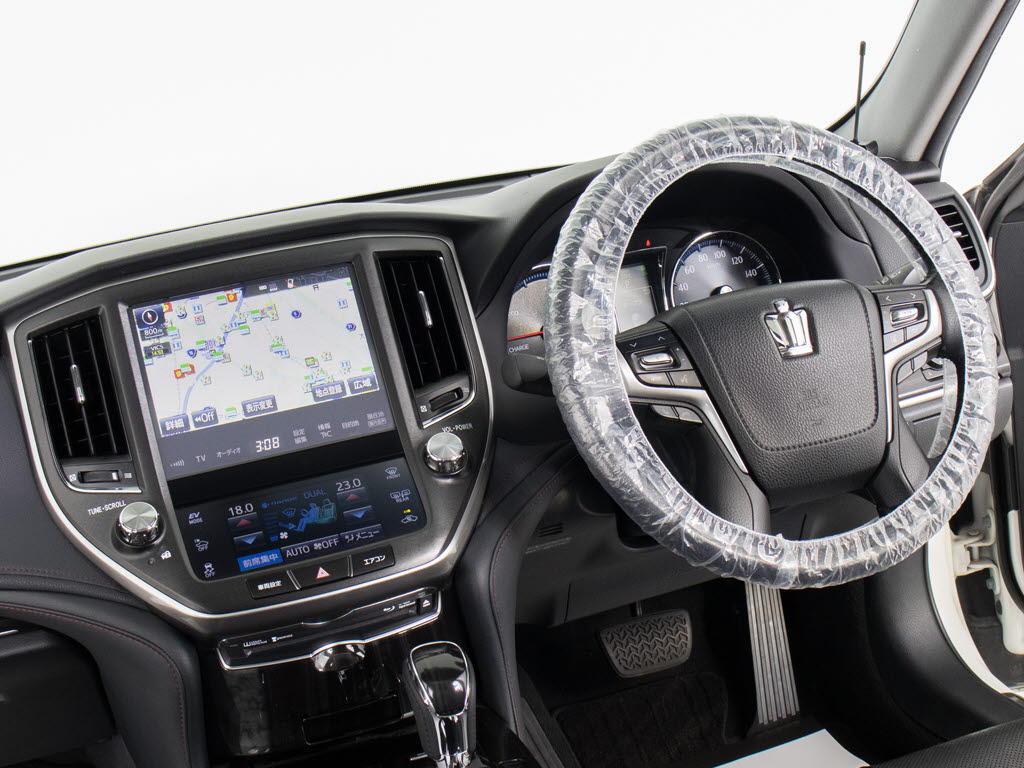 使いやすさや安全性を追求したステアリング
周り！高級車ゆえにスイッチ類が多いのも特
徴ですね！考え尽くされた配置ですぐに使い
こなす事が出来ますのでご安心下さい！是非
、体感してみて下さい！！