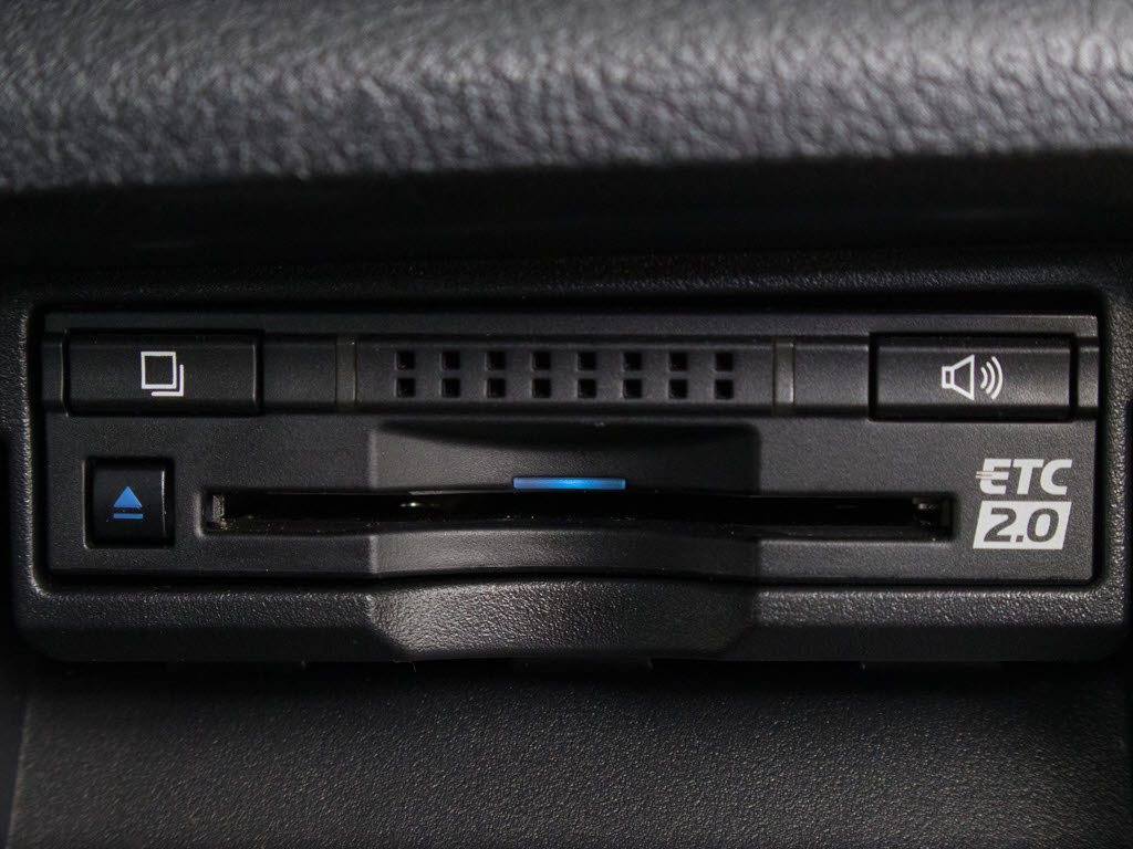 ★ＥＴＣ２．０が装備されています！！社外
品とは違い収まりの良いデザインが人気！高
速道路を利用する際は必需品ですよね！！ス
トレス無く料金所を通過出来ます！！