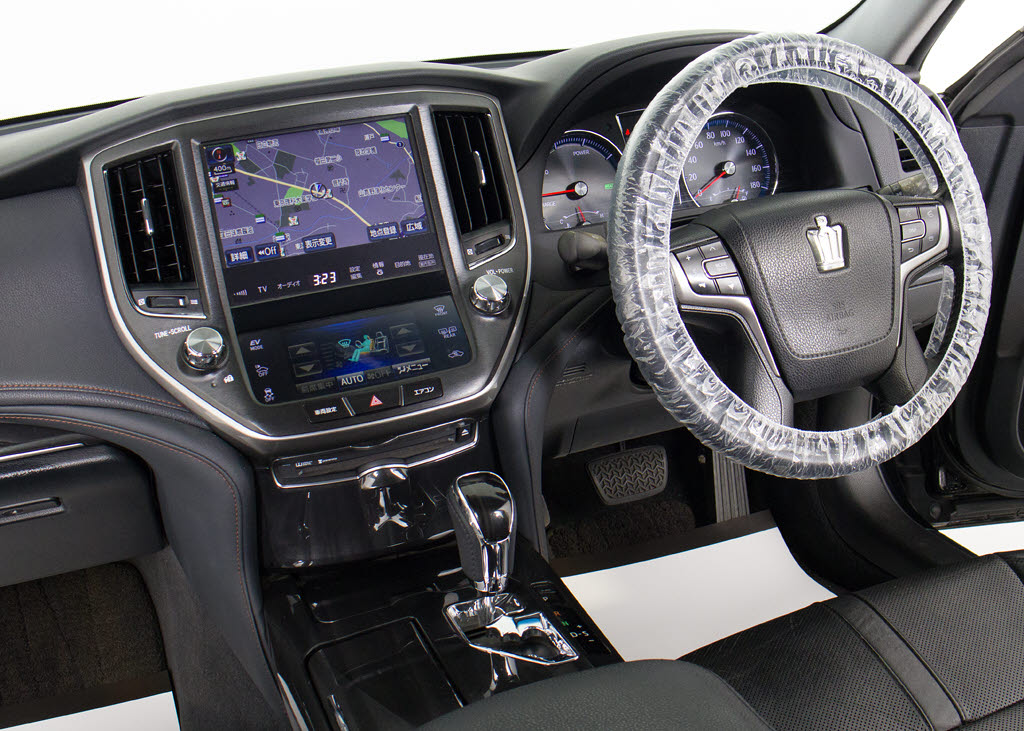 使いやすさや安全性を追求したステアリング
周り！高級車ゆえにスイッチ類が多いのも特
徴ですね！考え尽くされた配置ですぐに使い
こなす事が出来ますのでご安心下さい！是非
、体感してみて下さい！！