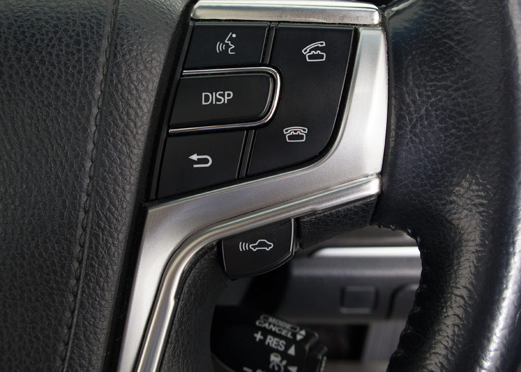 衝突回避支援型プリクラッシュセーフティシ
ステム　前方に出現した障害物に対し警報を
発し、ドライバーに警告。同時にブレーキア
シストにより衝突回避と速度を軽減します。