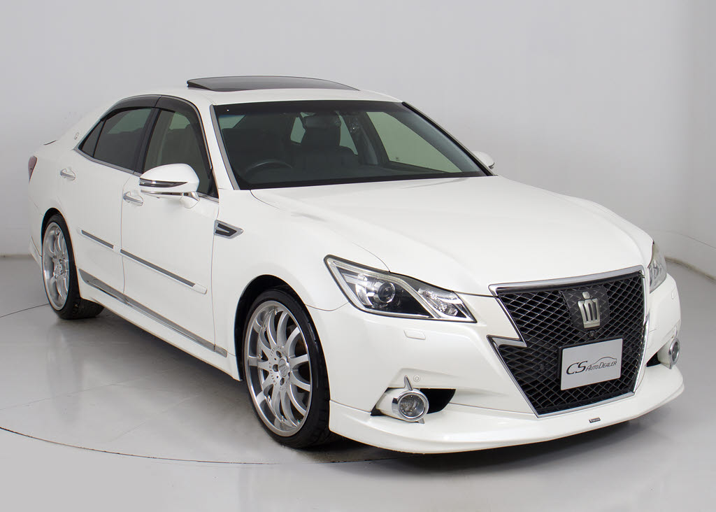 モデリスタフロントリップが装着されていま
す！お好みはいかがですか？今付いているデ
ザイン以外にも、各ブランドのエアロを格安
にてお取付け出来ます！又、エアロを外して
ノーマル状態にする事も出来ます！！