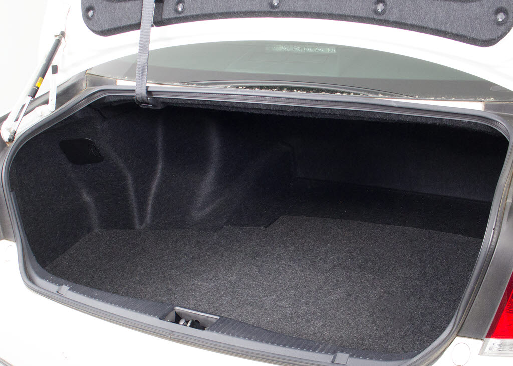 トランクが狭いと思っておりませんか？実際
は大容量トランクです！旅行等の長距離ドラ
イブも快適です！また、屋根付きスペースを
完備しておりますので、夜間でも、雨でも雪
の日だってゆっくりご覧頂けます。
