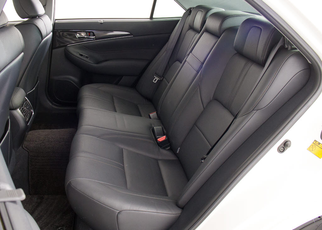 人気の本革シート付きです！！本革が装備さ
れるだけで高級感が増します！当社では、本
革シートのカラー変更や張替えも出来ます！
ワイン・茶・赤・青・オレンジ・黄色・コン
ビ色など何でもＯＫです！