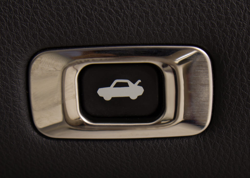 ボタン一つでトランクオープンが可能！車内
から操作できる為、非常に便利な装備の一つ
となります！