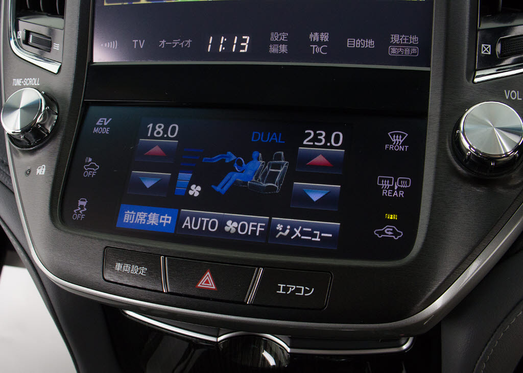 使いやすさや安全性を追求したステアリング
周り！高級車ゆえにスイッチ類が多いのも特
徴ですね！考え尽くされた配置ですぐに使い
こなす事が出来ますのでご安心下さい！是非
、体感してみて下さい！！