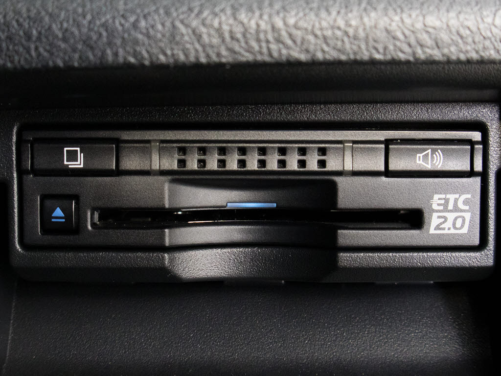 ★ＥＴＣ２．０が装備されています！！社外
品とは違い収まりの良いデザインが人気！高
速道路を利用する際は必需品ですよね！！ス
トレス無く料金所を通過出来ます！！