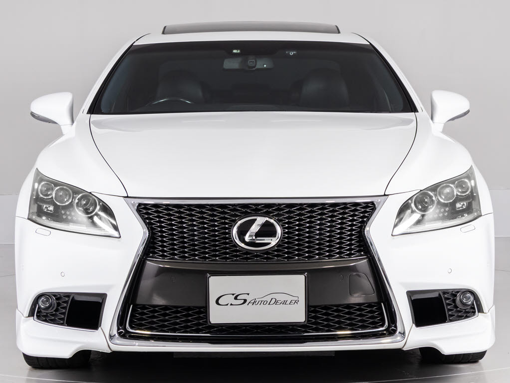 ＴＲＤエアロ付！人気の連眼ＬＥＤヘッドラ
イトも完備！