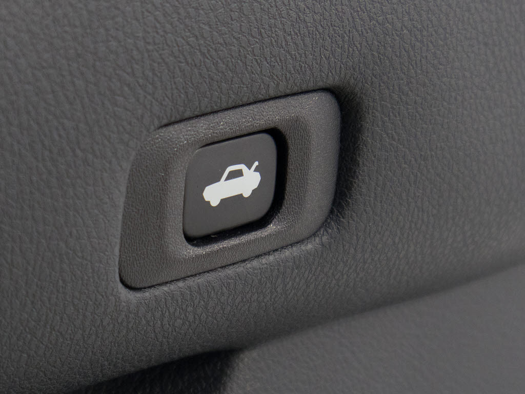 ボタン一つでトランクオープンが可能！車内
から操作できる為、非常に便利な装備の一つ
となります！