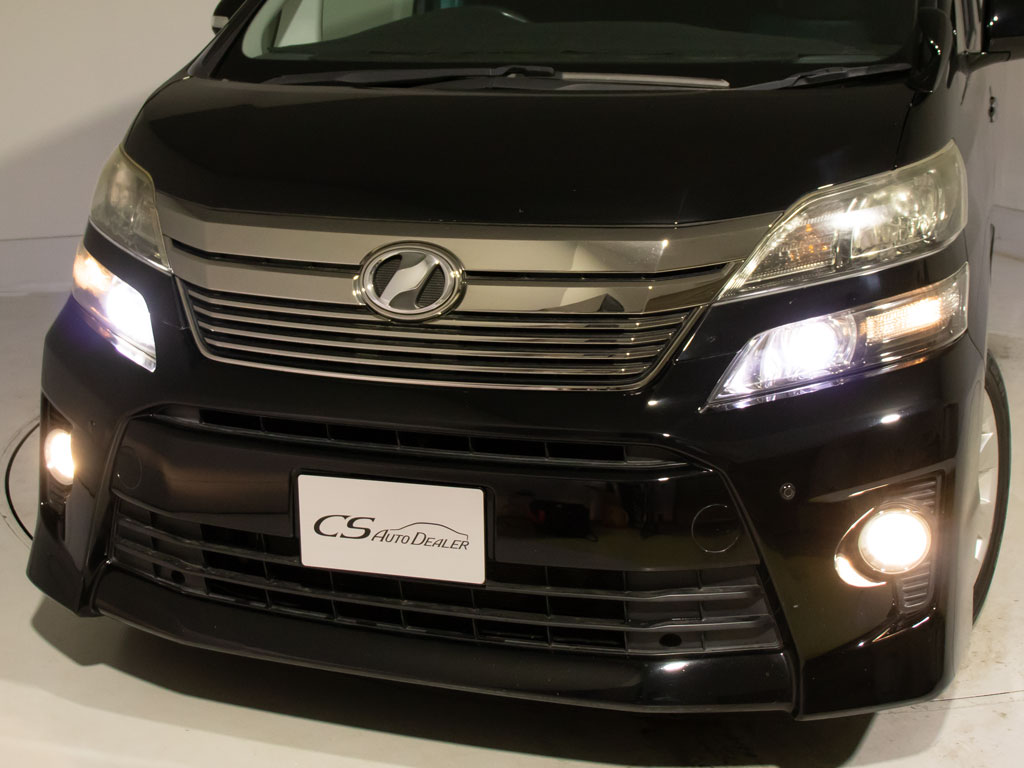 ★HIDヘッドライト★明るさ、視認性抜群！
LEDへの換装もお任せください！