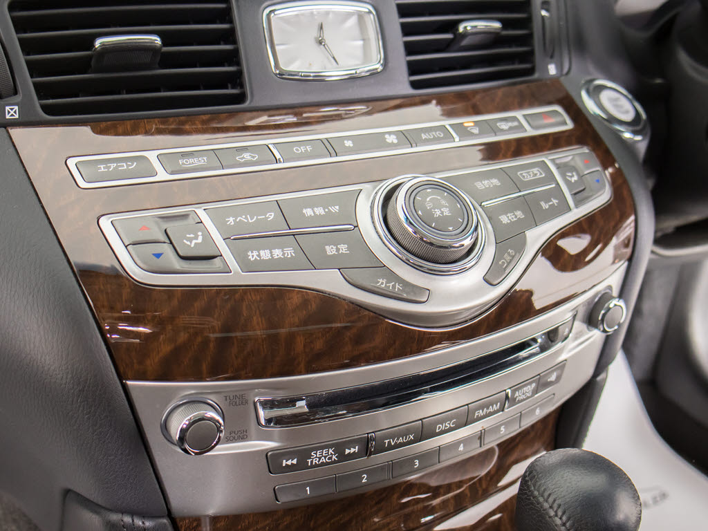 ＣＤはもちろんの事、ＤＶＤ再生も可能です
。フルセグ地デジにも対応しさらにＢｌｕｅ
ｔｏｏｔｈにも対応しております