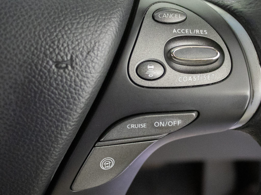 インテリジェントクルーズコントロール　　
ミリ波レーダーと単眼カメラで先行車を認識
し、車速に応じた車間距離を保ちながら追従
走行を支援します。