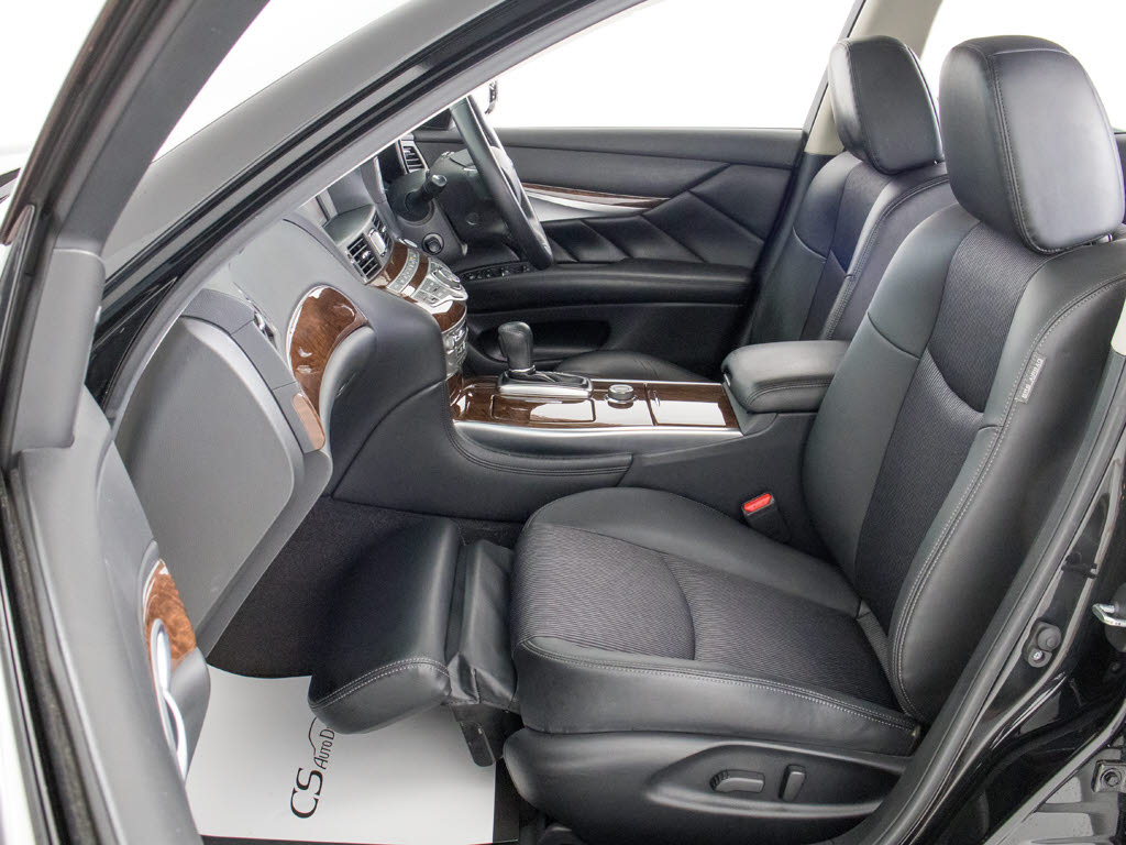 オットマン搭載！！足を伸ばしても当たらな
い？？そんな快適特別空間です！！