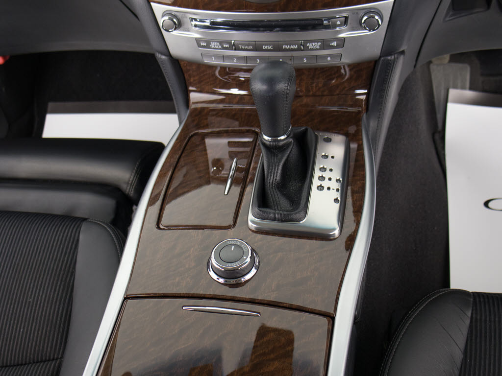 シフト周りです。木目パネルも相まって高級
感を感じさせます！