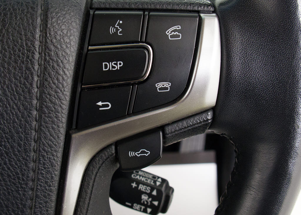 衝突回避支援型プリクラッシュセーフティシ
ステム　前方に出現した障害物に対し警報を
発し、ドライバーに警告。同時にブレーキア
シストにより衝突回避と速度を軽減します。