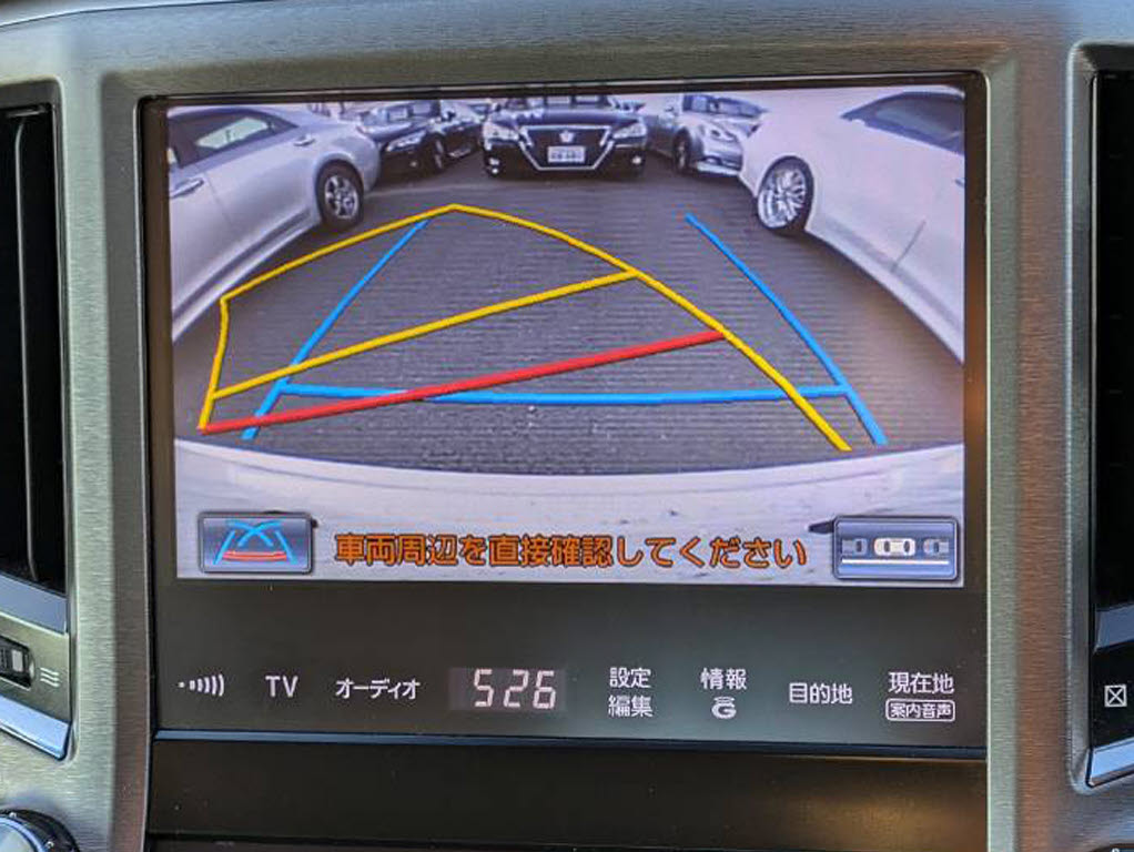 カラーバックカメラが付いています！バック
にギアを入れると、後方視界が自動的にマル
チ画面に映し出されます！夜も明るく見えま
すので、すごく便利！！一度使うとカメラ無
しには乗りたくない程！