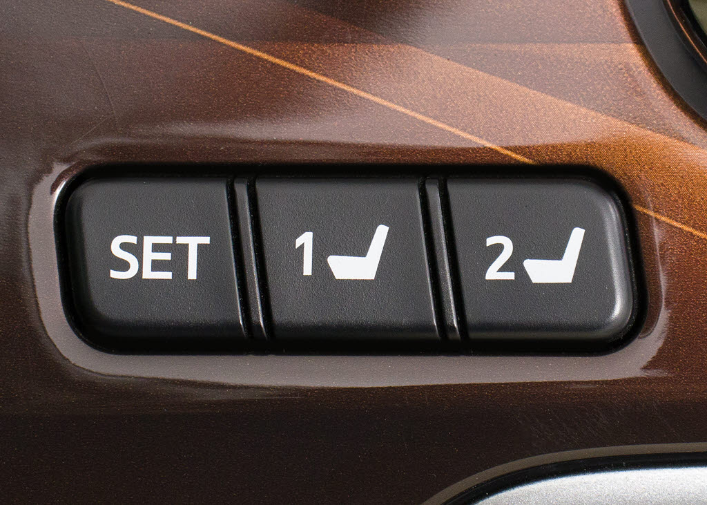 シートメモリー付き！ステアリング、シート
、ドアミラーポジションをメモリー可能です
！