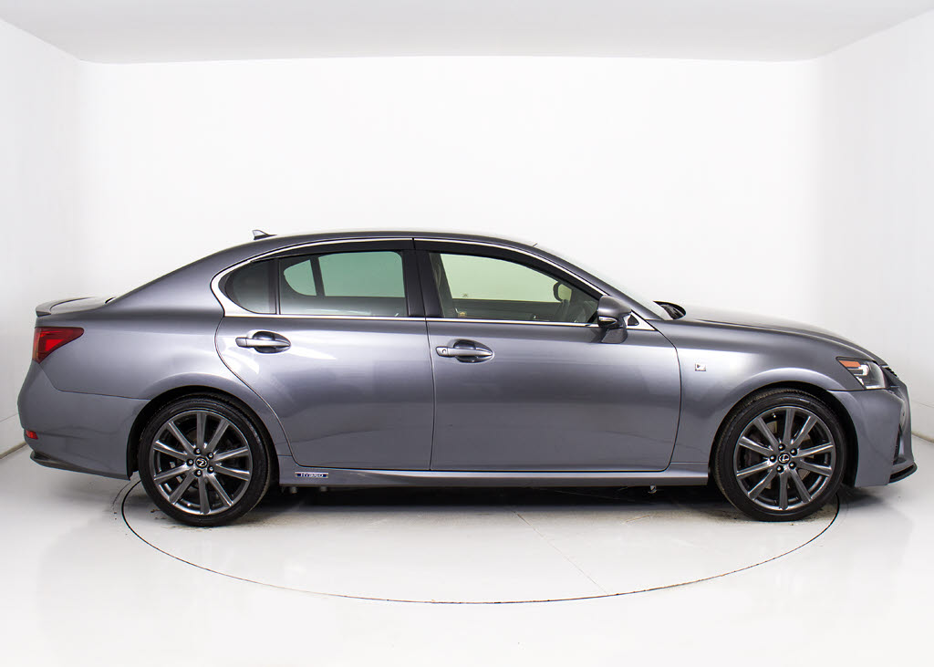 社外アルミホイール取付・スピンドルエアロ
取付・各メーカーエアロ取付・車高調・ロー
ダウン・ライトカスタム・スモークフィルム
施工ＯＫ！お気軽にご相談下さい！