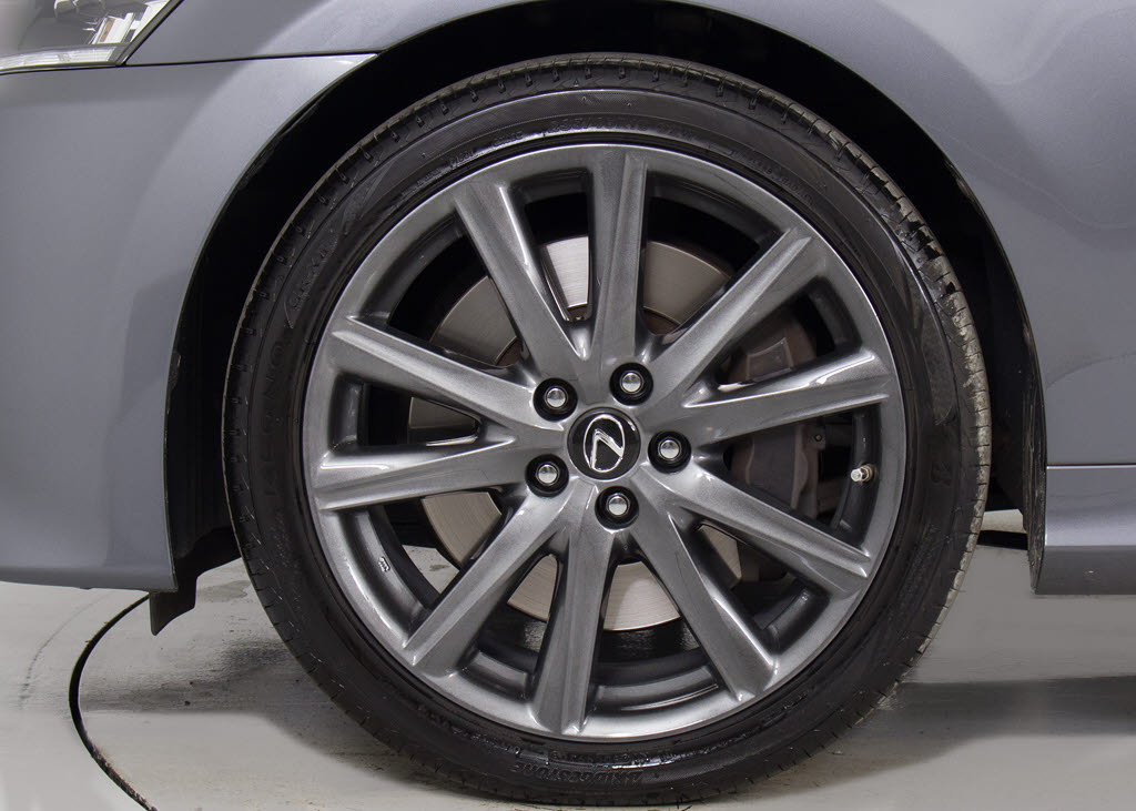 １９インチアルミ！！アルミホイールの変更
も可能です！お客様のお好みの１台を作成可
能となります！※詳細はスタッフまでお尋ね
ください。