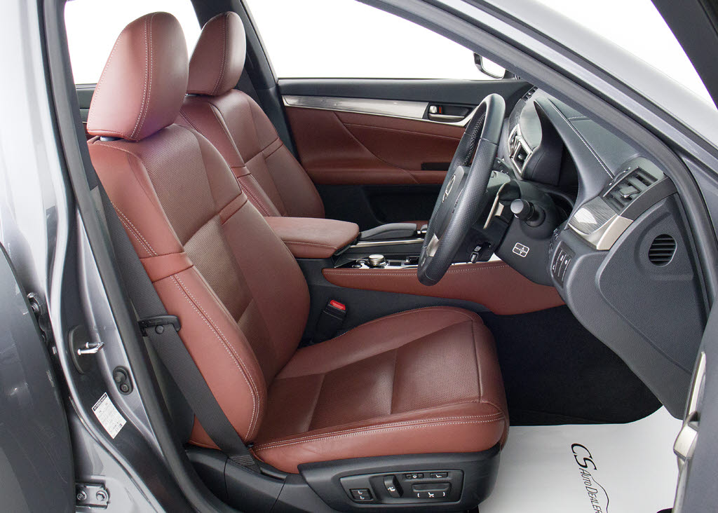 電動パワーシート完備！細かな自身に合った
ドライビングポジションの設定が可能となり
ます！