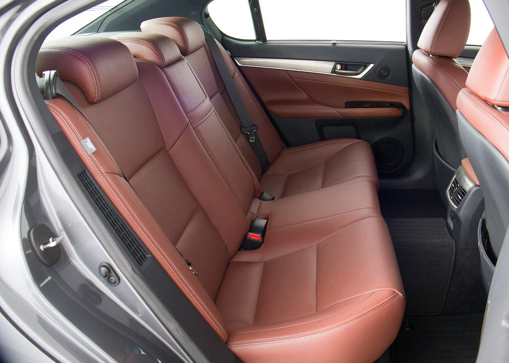 赤本革シート！！お好みはいかがですか？当
社では、お好みの色で新品本革シートを作成
することもできます！！