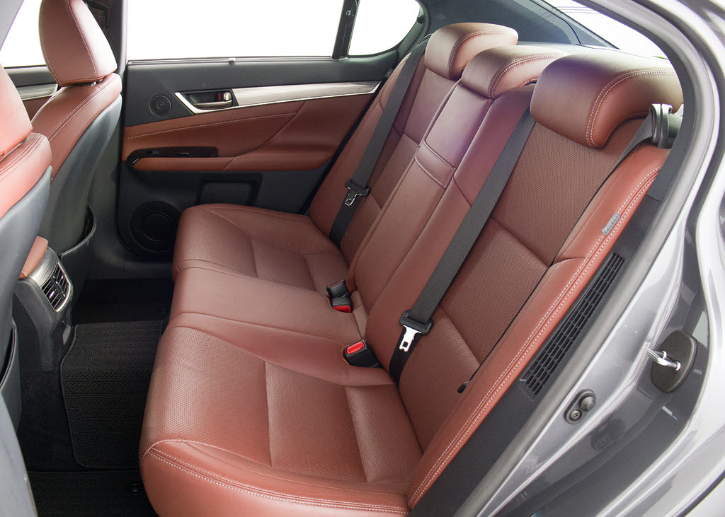 赤本革シート！！お好みはいかがですか？当
社では、お好みの色で新品本革シートを作成
することもできます！！