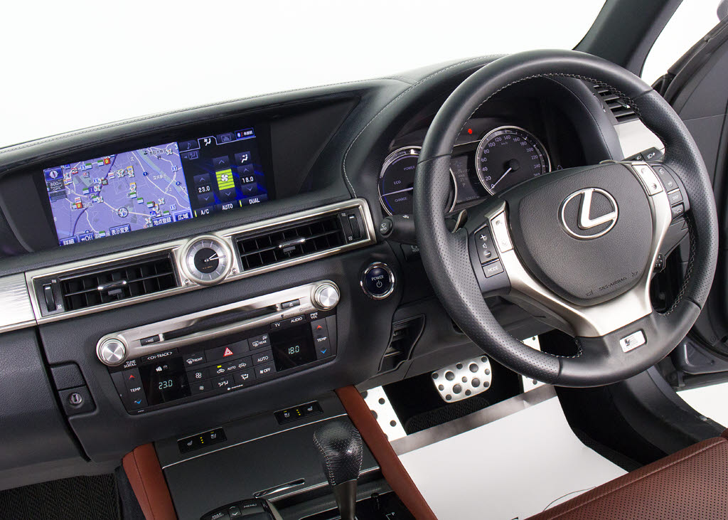 ★使いやすさや安全性を追求したステアリン
グ周り！高級車ゆえにスイッチ類が多いのも
特徴ですね！考え尽くされた配置ですぐに使
いこなす事が出来ますのでご安心下さい！是
非、体感してみて下さい！！