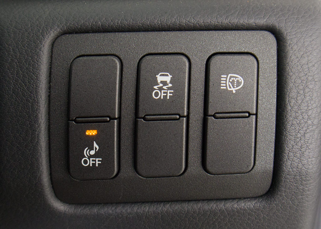 ★使いやすさや安全性を追求したステアリン
グ周り！高級車ゆえにスイッチ類が多いのも
特徴ですね！考え尽くされた配置ですぐに使
いこなす事が出来ますのでご安心下さい！是
非、体感してみて下さい！！