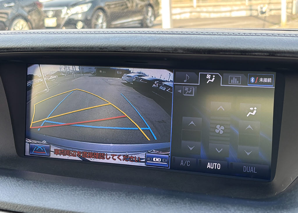 コンソール内一体型のビルトインＥＴＣ装備
！見た目の部分も良いですが、ＥＴＣカード
の盗難防止になる設置箇所です！料金所の渋
滞回避！時間帯・日によって料金の軽減を受
けられます！ストレス知らずのドライブ！