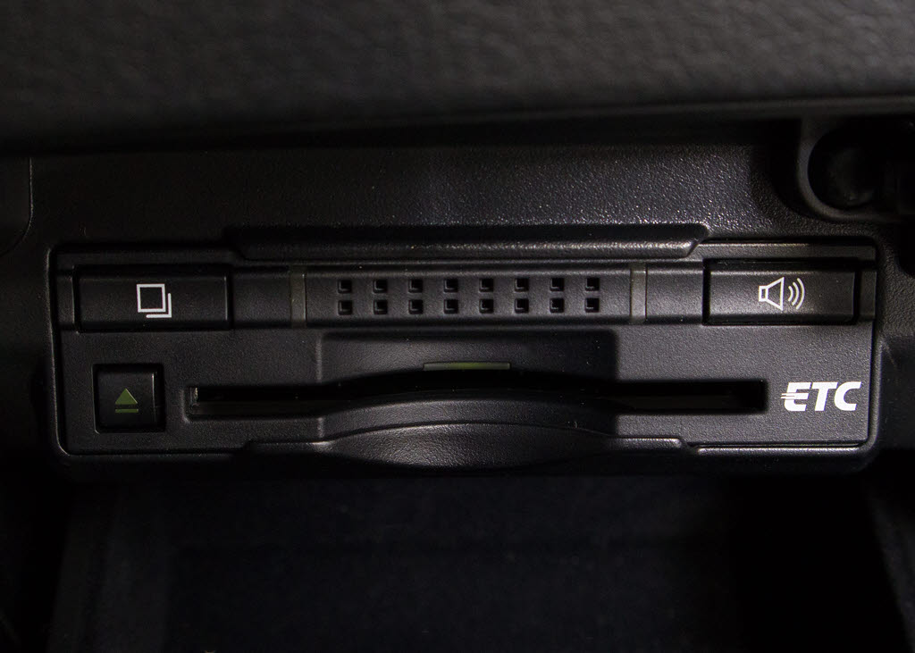 シフト周りです。スッキリとしつつも高級感
や操作性を損なわない作りとなっております
。