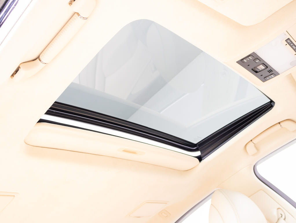 お探しの方必見の人気装備サンルーフ！