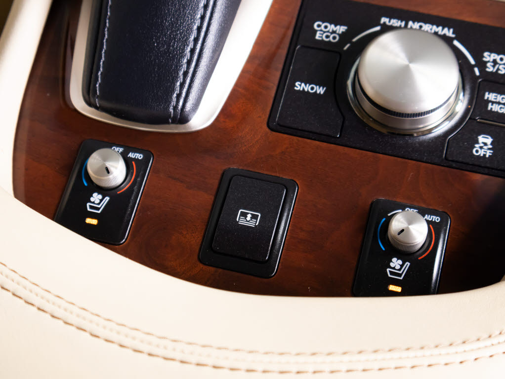 エアシート＆シートヒーター完備で年中快適
にお過ごし可能！