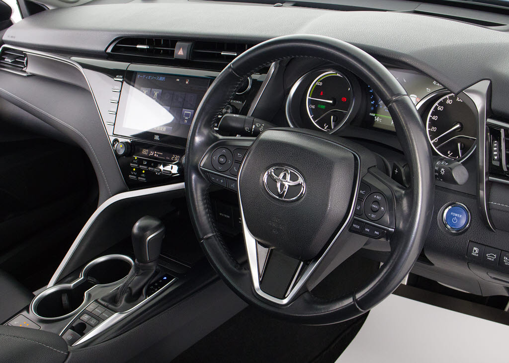 ★使いやすさや安全性を追求したステアリン
グ周り！高級車ゆえにスイッチ類が多いのも
特徴ですね！考え尽くされた配置ですぐに使
いこなす事が出来ますのでご安心下さい！是
非、体感してみて下さい！！