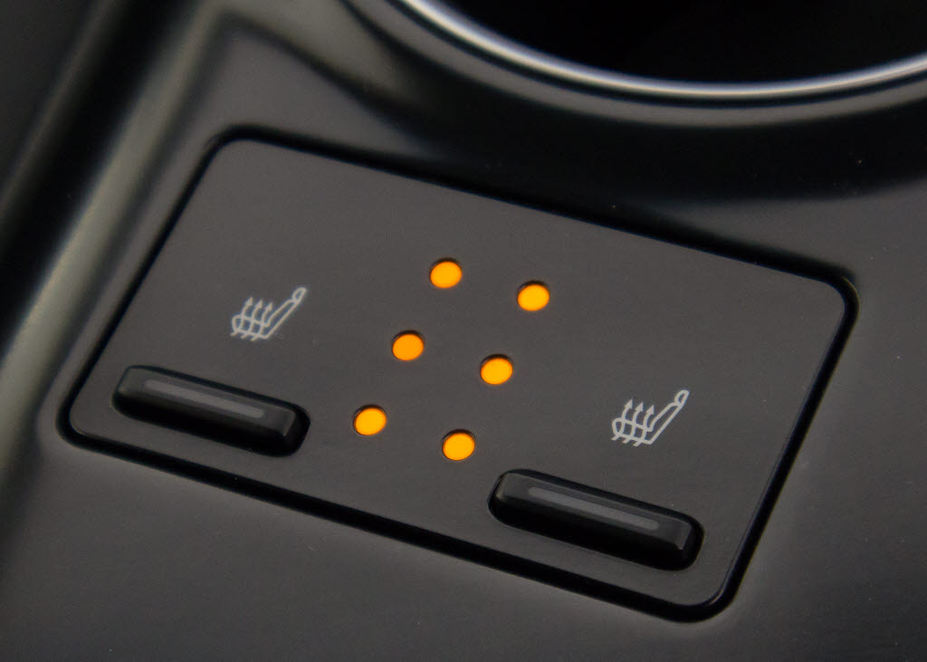 シートヒーターを装備しています！高級車な
らではの装備です！シートが暖まりますので
、寒い冬場も快適にご乗車頂けます！腰にも
優しい！お子様や女性にも嬉しい装備ですね
！！