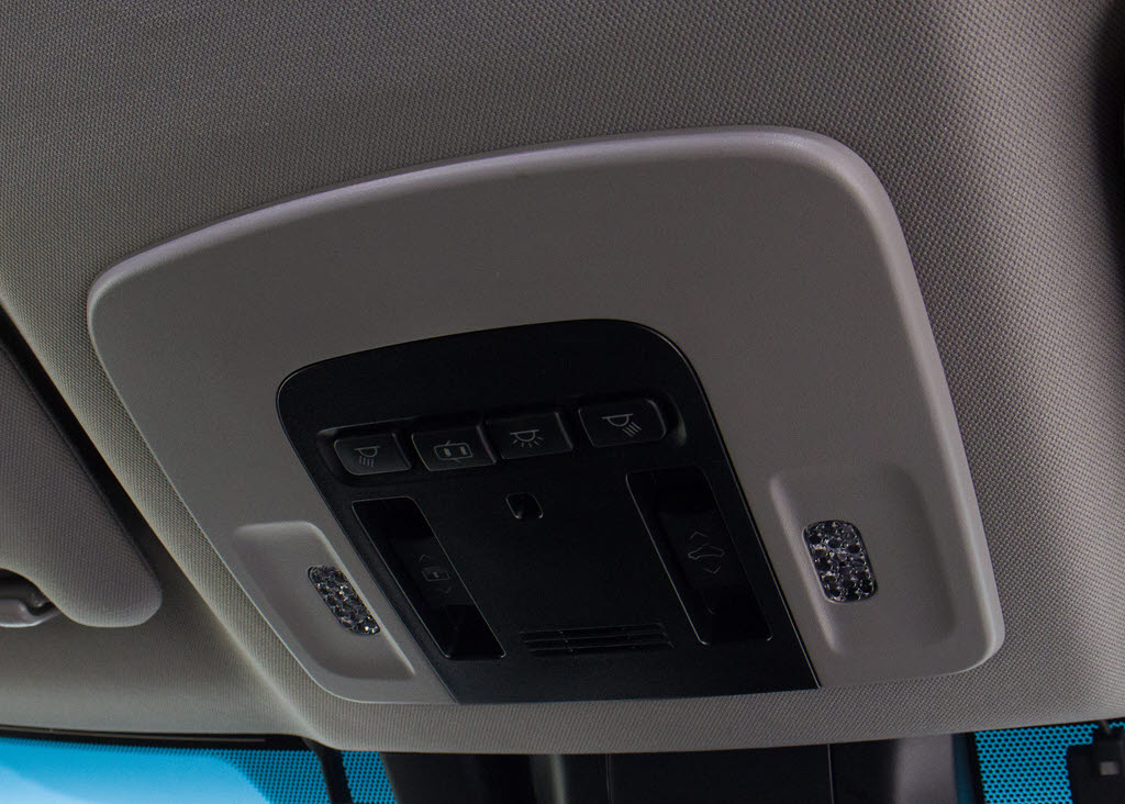 人気装備のパノラマルーフが付いています！
上下チルトに前後スライド機能が付いていま
すので、様々なドライブシーンで活躍してく
れます！！開放感ある車内空間は気持ちがい
いですよ！是非体感してみて下さい！