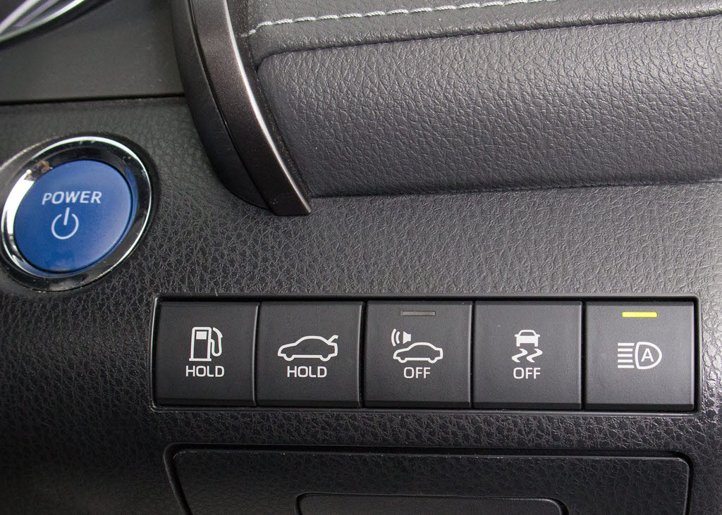 ★使いやすさや安全性を追求したステアリン
グ周り！高級車ゆえにスイッチ類が多いのも
特徴ですね！考え尽くされた配置ですぐに使
いこなす事が出来ますのでご安心下さい！是
非、体感してみて下さい！！