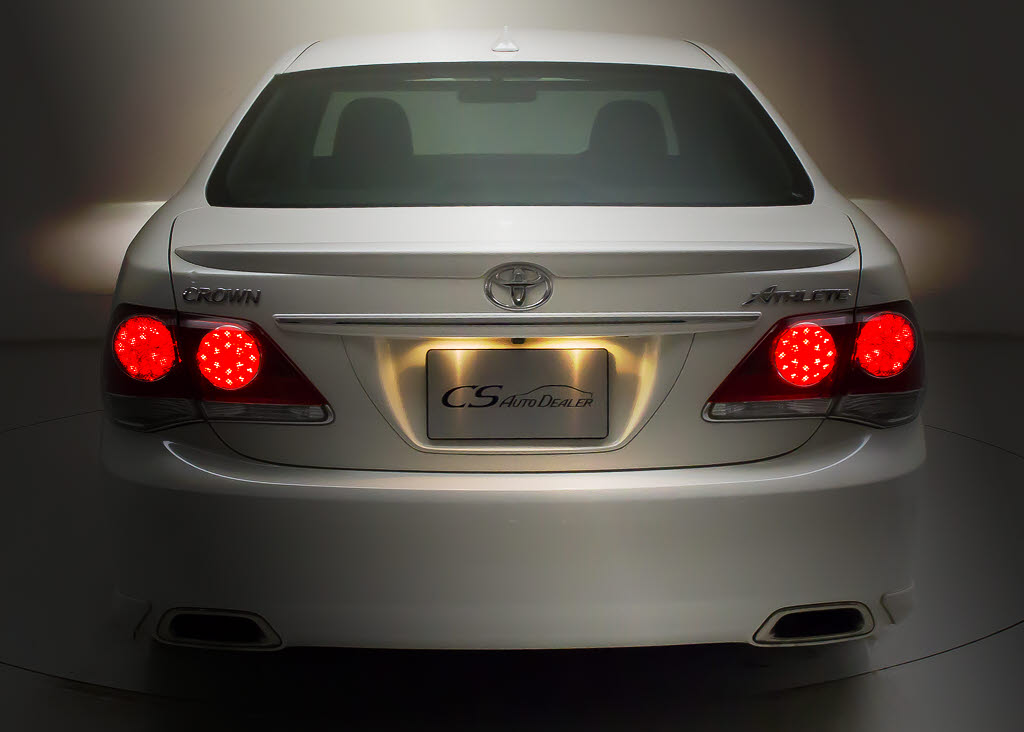 ★テールスモークやＬＥＤ加工、マフラー、
ルーフスポイラー、エアロパーツなど取り付
け承ります！