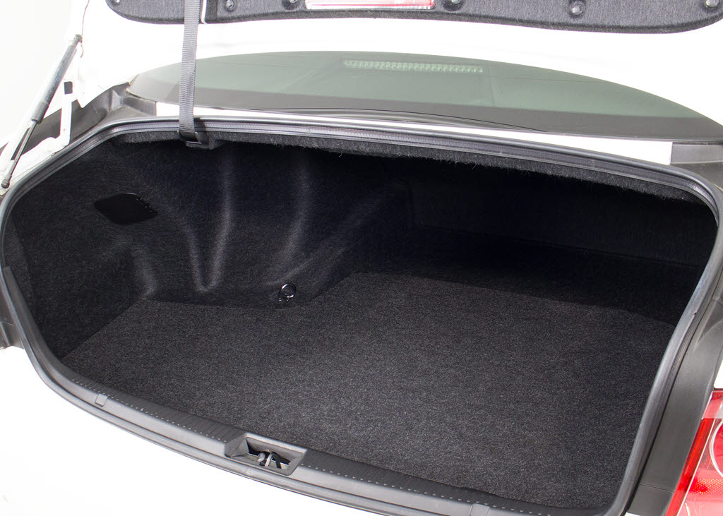 トランクが狭いと思っておりませんか？実際
は大容量トランクです！旅行等の長距離ドラ
イブも快適です！また、屋根付きスペースを
完備しておりますので、夜間でも、雨でも雪
の日だってゆっくりご覧頂けます。