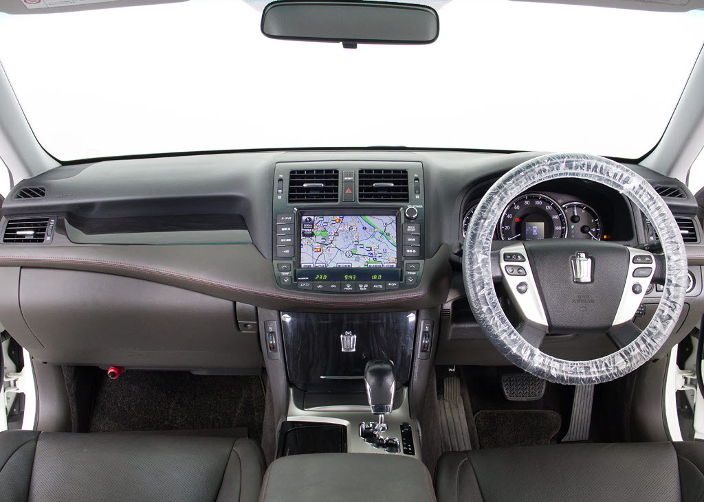 禁煙車です！室内は嫌なニオイも無く、すご
く綺麗な状態です！禁煙車・・特にセダンタ
イプのお車では少ないですよね！！タバコの
ニオイが苦手なお客様必見です！快適にご乗
車頂けます！！