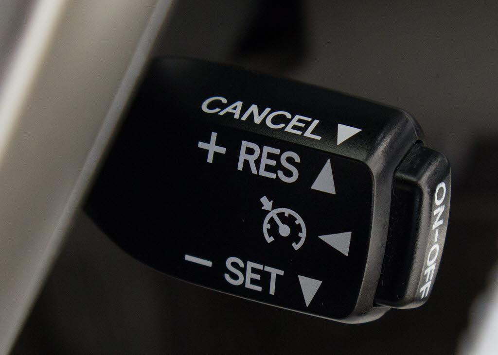 【オートクルーズコントロール】搭載。アク
セル操作なしでも車が自動でスピードを保っ
てくれる機能です長距離の高速は楽々です。