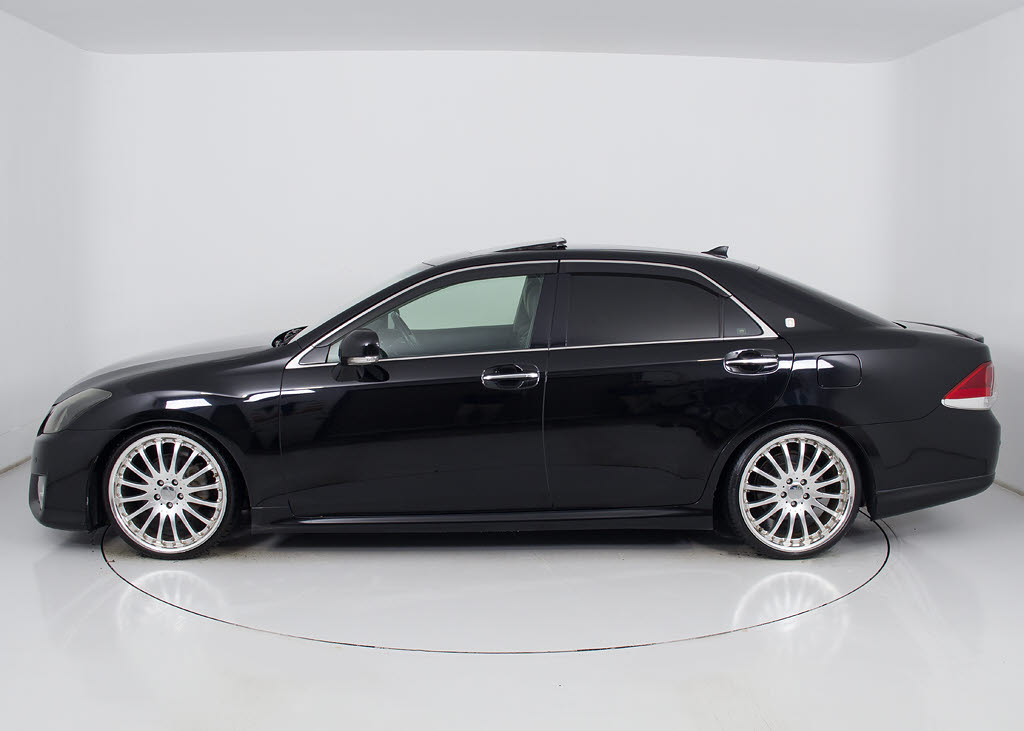 車高調が装着されているお車です！車高の調
整が自由自在！お客様のお好みのスタイリン
グを実現してくれる大人気アイテムです！