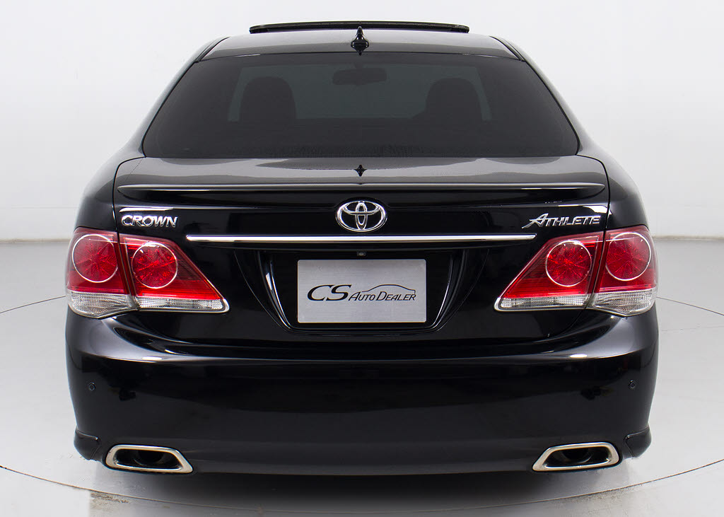 個性的なリアビューで御座います。精悍な佇
まいは高級車ならではです。