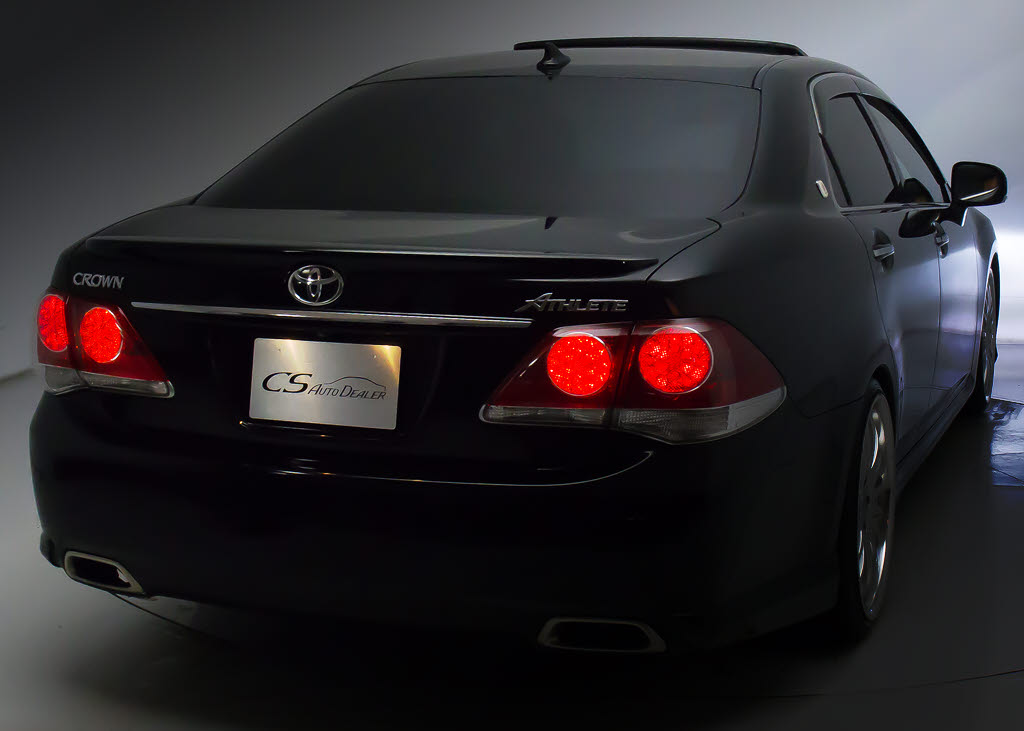 ★テールスモークやＬＥＤ加工、マフラー、
ルーフスポイラー、エアロパーツなど取り付
け承ります！