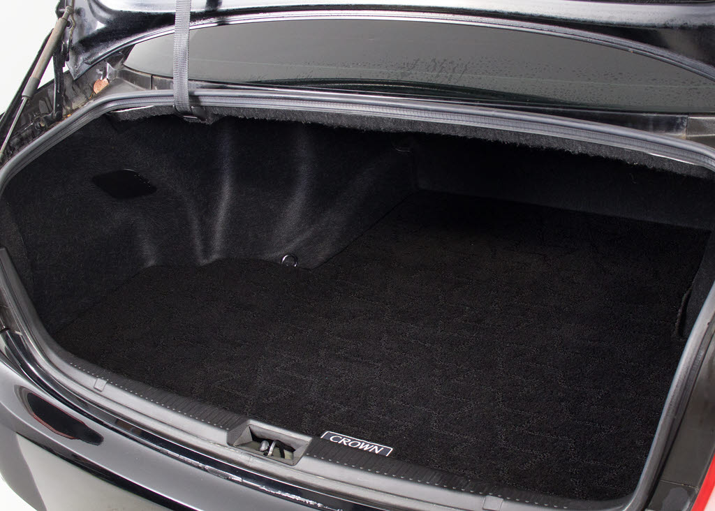 トランクが狭いと思っておりませんか？実際
は大容量トランクです！旅行等の長距離ドラ
イブも快適です！また、屋根付きスペースを
完備しておりますので、夜間でも、雨でも雪
の日だってゆっくりご覧頂けます。