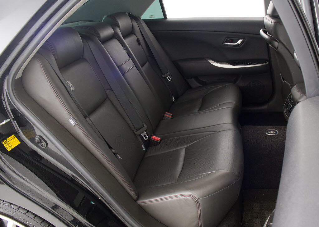 人気の本革シート付きです！！本革が装備さ
れるだけで高級感が増します！当社では、本
革シートのカラー変更や張替えも出来ます！
ワイン・茶・赤・青・オレンジ・黄色・コン
ビ色など何でもＯＫです！