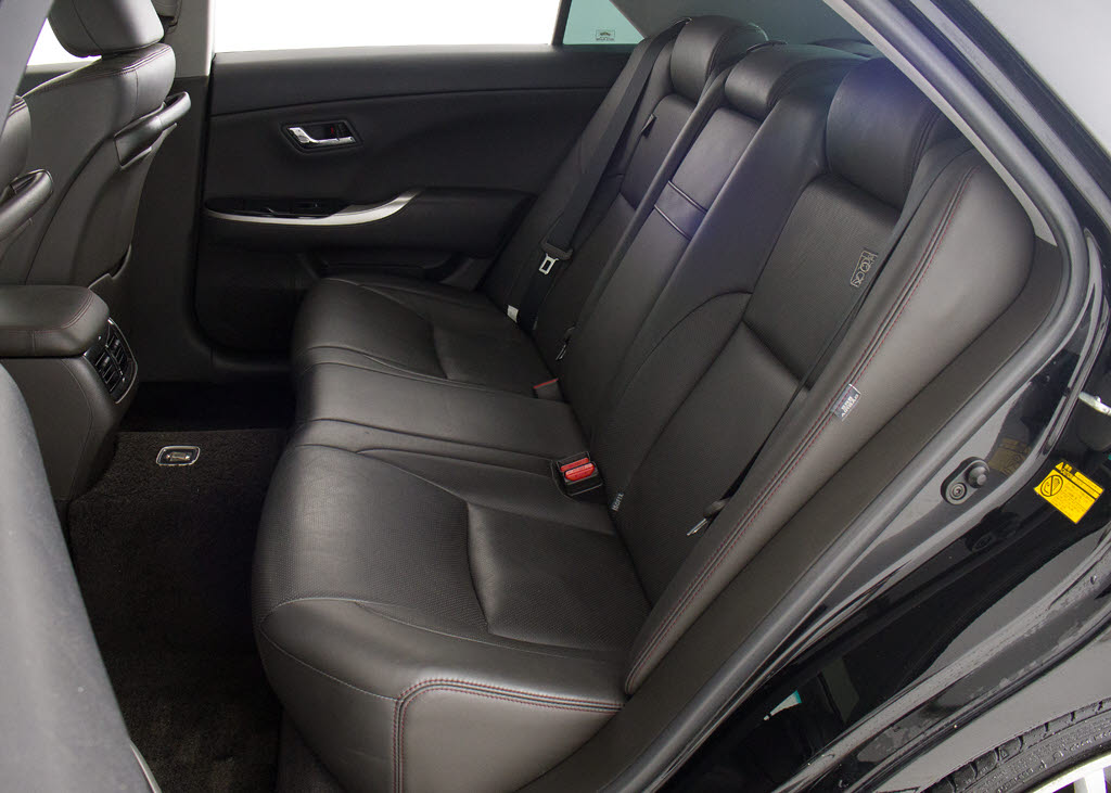 人気の本革シート付きです！！本革が装備さ
れるだけで高級感が増します！当社では、本
革シートのカラー変更や張替えも出来ます！
ワイン・茶・赤・青・オレンジ・黄色・コン
ビ色など何でもＯＫです！