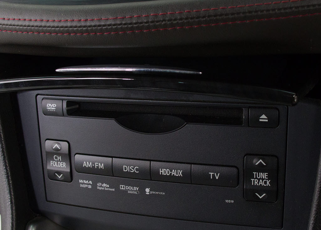 ＣＤはもちろんの事、ＤＶＤ再生も可能です
。フルセグ地デジにも対応しさらにＢｌｕｅ
ｔｏｏｔｈにも対応しております