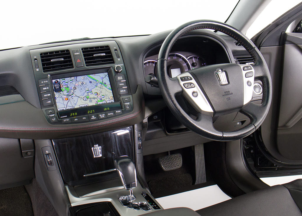 使いやすさや安全性を追求したステアリング
周り！高級車ゆえにスイッチ類が多いのも特
徴ですね！考え尽くされた配置ですぐに使い
こなす事が出来ますのでご安心下さい！是非
、体感してみて下さい！！