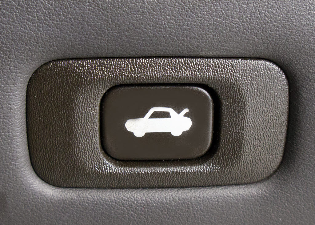 ボタン一つでトランクオープンが可能！車内
から操作できる為、非常に便利な装備の一つ
となります！